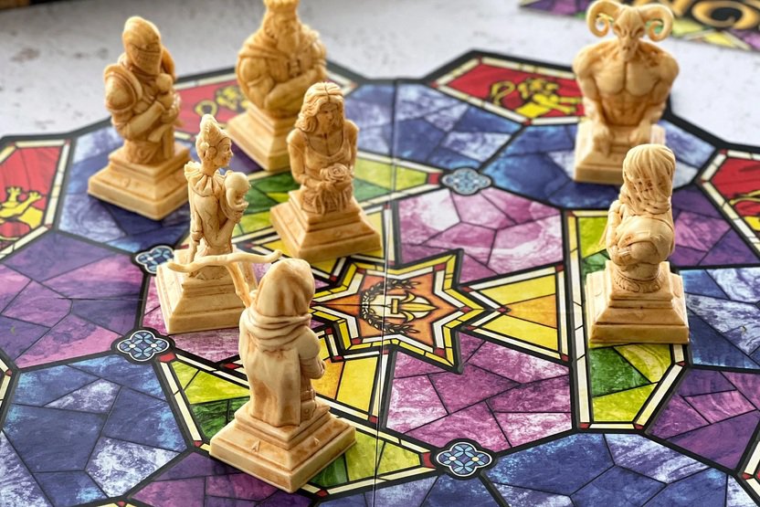 Enthrone Board Game Smirk and Dagger Review.jpg