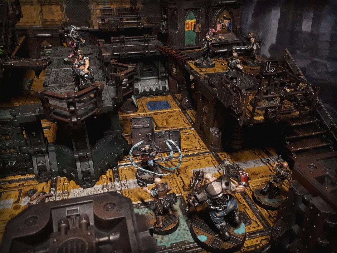 Necromunda Warhammer 40k Battle.jpg